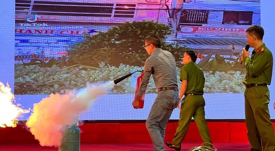 Hà Nội: Công an quận Cầu Giấy cung cấp kiến thức pháp luật về PCCC và CNCH cho gần 700 chủ hộ chung cư mini, nhà trọ