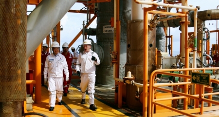 Chủ tịch HĐTV Petrovietnam Hoàng Quốc Vượng thăm và làm việc tại cụm giàn Sao Vàng - Đại Nguyệt