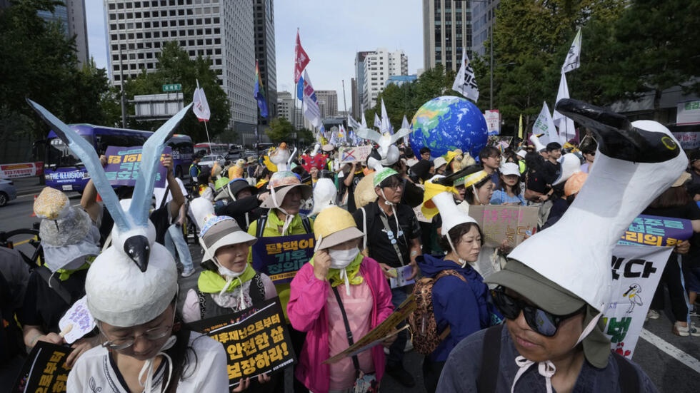 Người Hàn Quốc diễu hành đòi loại bỏ nhiên liệu hóa thạch Người Hàn Quốc diễu hành đòi loại bỏ nhiên liệu hóa thạch