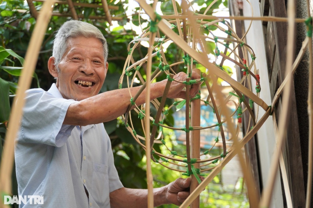 Cụ ông 74 tuổi hơn 30 năm 