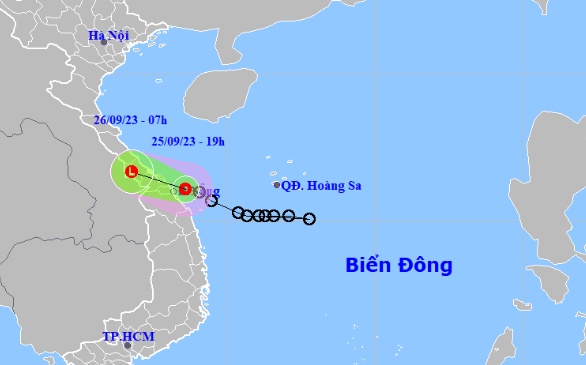 Áp thấp nhiệt đới di chuyển nhanh, gây mưa lớn ở miền Trung