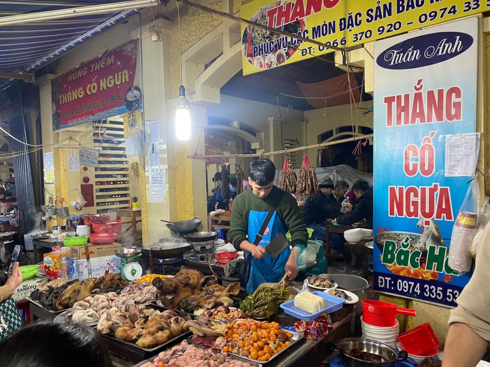 Chợ đêm Bắc Hà nơi du khách giao lưu và thưởng thức văn hóa cộng đồng