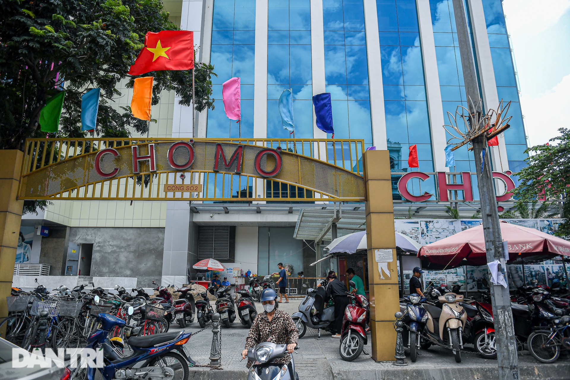 Bên trong khu chợ trăm tuổi của Hà Nội được đưa xuống lòng đất - 1