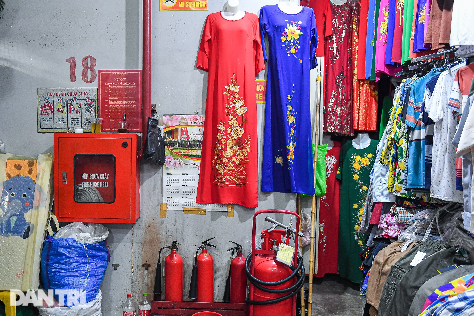 Bên trong khu chợ trăm tuổi của Hà Nội được đưa xuống lòng đất - 13
