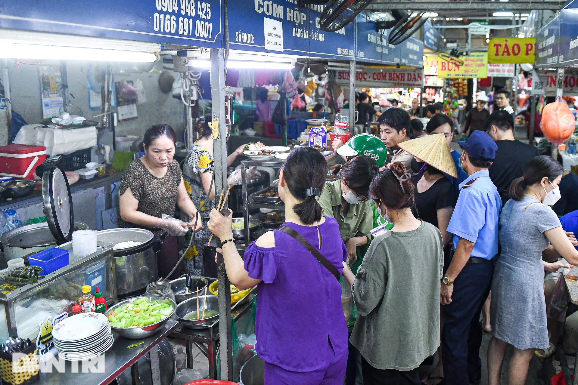 Bên trong khu chợ trăm tuổi của Hà Nội được đưa xuống lòng đất - 4