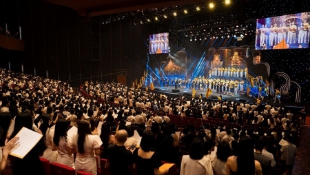 Dàn hợp xướng hơn 3.500 người trong PVcomBank Concert “Hành trình vàng son”