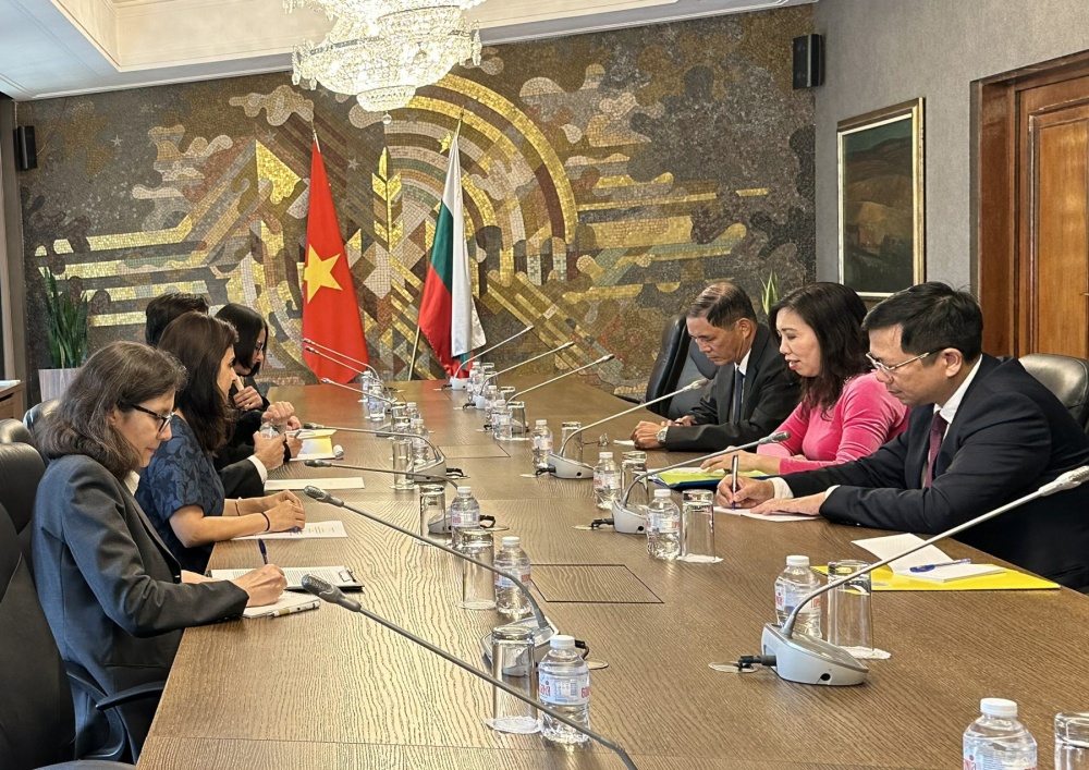 Thứ trưởng Ngoại giao Lê Thị Thu Hằng làm việc với Thứ trưởng Ngoại giao Bulgaria