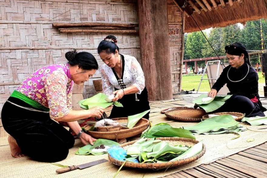 “Khám phá nét ẩm thực dân tộc” tại Làng Văn hóa - Du lịch các dân tộc Việt Nam