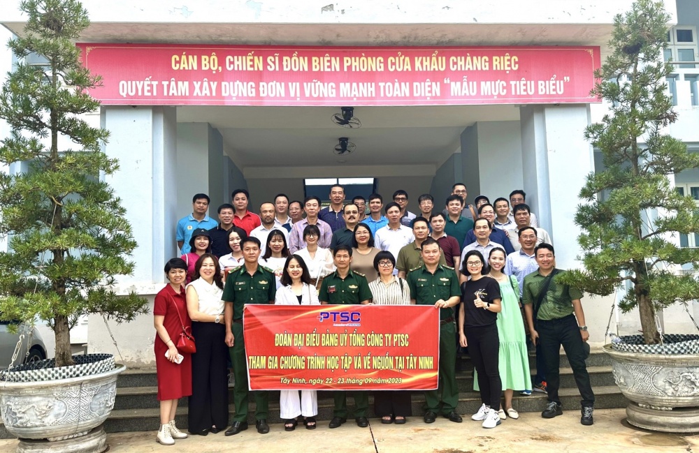 Thăm và giao lưu với các cán bộ, chiến sỹ Đồn Biên phòng cửa khẩu Chàng Riệc