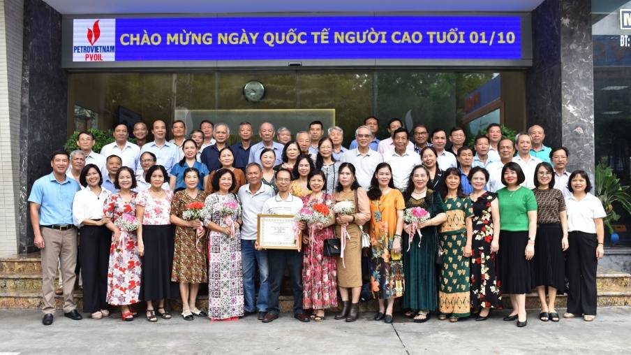 PVOIL tổ chức gặp mặt cán bộ hưu trí nhân Ngày Quốc tế Người cao tuổi