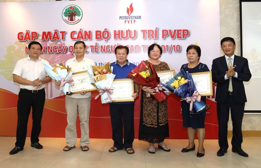 PVEP gặp mặt chúc mừng cán bộ hưu trí nhân Ngày Quốc tế Người cao tuổi