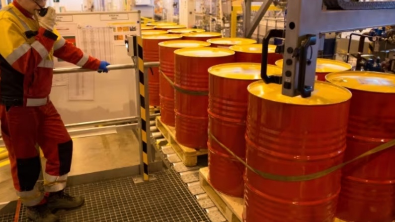 Dầu có thể đạt 100 USD/thùng khi OPEC+ tiếp tục cắt giảm nguồn cung