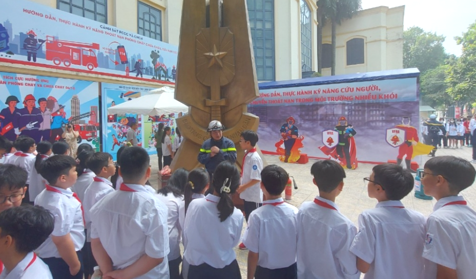 Hướng dẫn trực tiếp phòng, chống cháy nổ, kỹ năng thoát nạn