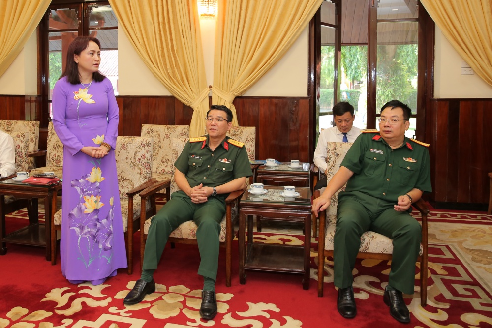 Đoàn đại biểu Công đoàn Dầu khí Việt Nam vào Lăng viếng Chủ tịch Hồ Chí Minh