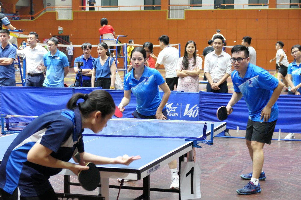 các vận động viên tham gia thi đấu bóng bàn