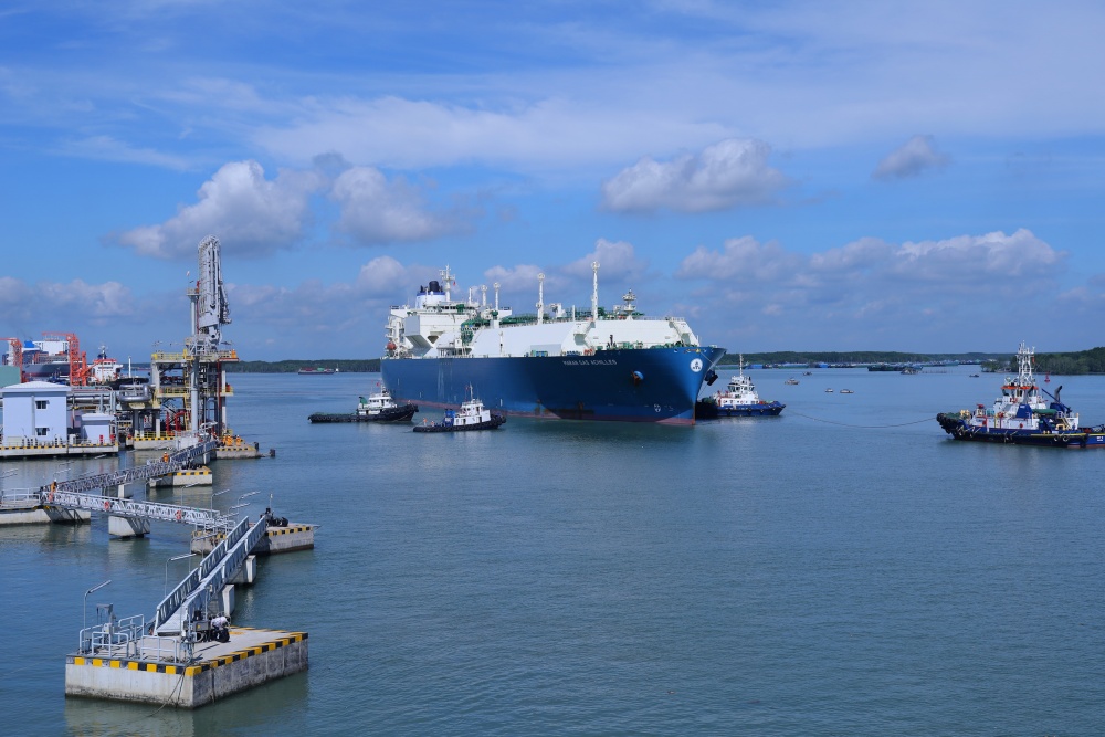 Chuyến tàu LNG đầu tiên cập bến Thị Vải.