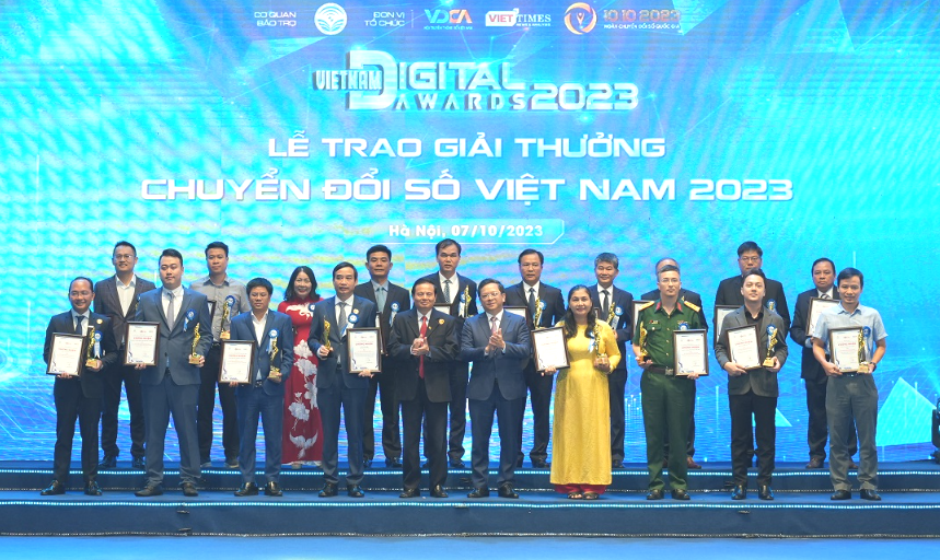 Vinh danh 38 giải pháp, tổ chức, doanh nghiệp chuyển đổi số xuất sắc 2023