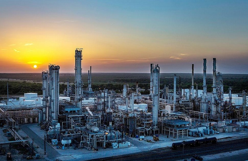 Mỹ: Valero tạm dừng hoạt động một nhà máy lọc dầu sau sự cố hỏa hoạn