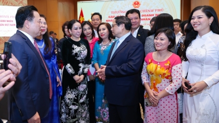 Chính phủ cam kết luôn sát cánh, chia sẻ để xây dựng, phát triển đội ngũ doanh nhân hùng mạnh và đoàn kết