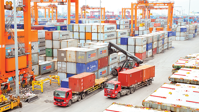 Tin tức kinh tế ngày 11/10: Cán cân thương mại thặng dư gần 22 tỷ USD