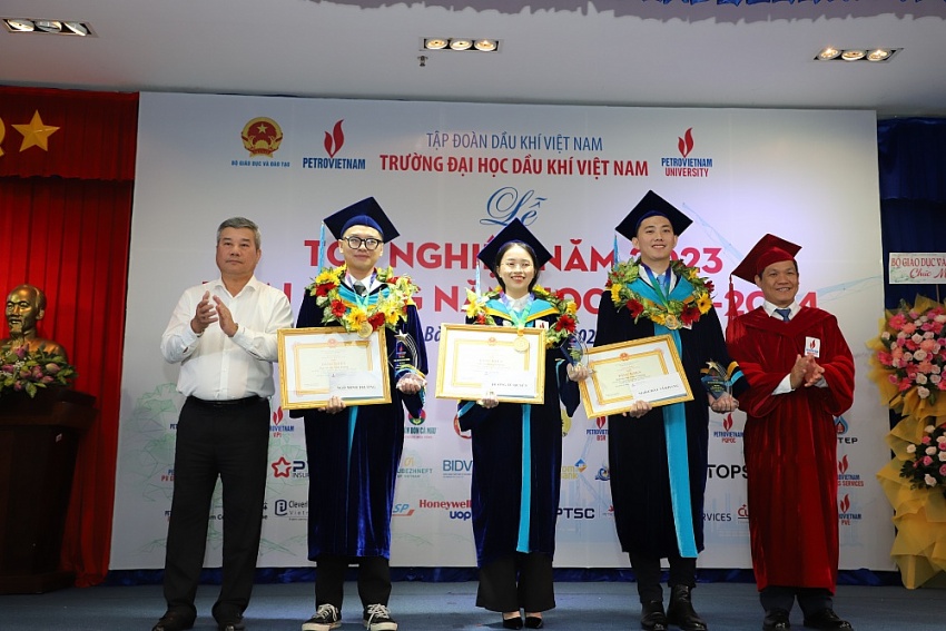 Trường Đại học Dầu khí Việt Nam tổ chức Lễ tốt nghiệp năm 2023 và khai giảng năm học mới 2023-2024 Trường Đại học Dầu khí Việt Nam tổ chức Lễ tốt nghiệp năm 2023 và khai giảng năm học mới 2023 2024