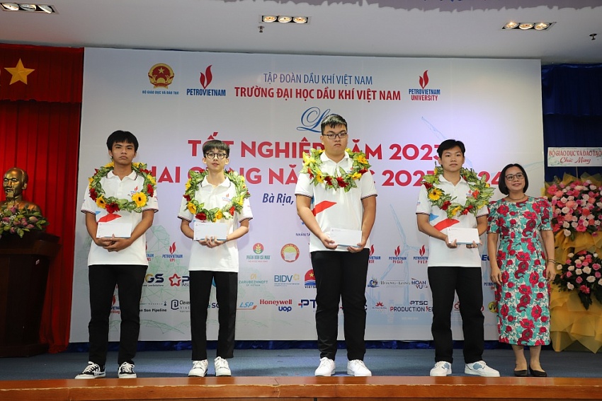 Trường Đại học Dầu khí Việt Nam tổ chức Lễ tốt nghiệp năm 2023 và khai giảng năm học mới 2023-2024 Trường Đại học Dầu khí Việt Nam tổ chức Lễ tốt nghiệp năm 2023 và khai giảng năm học mới 2023 2024