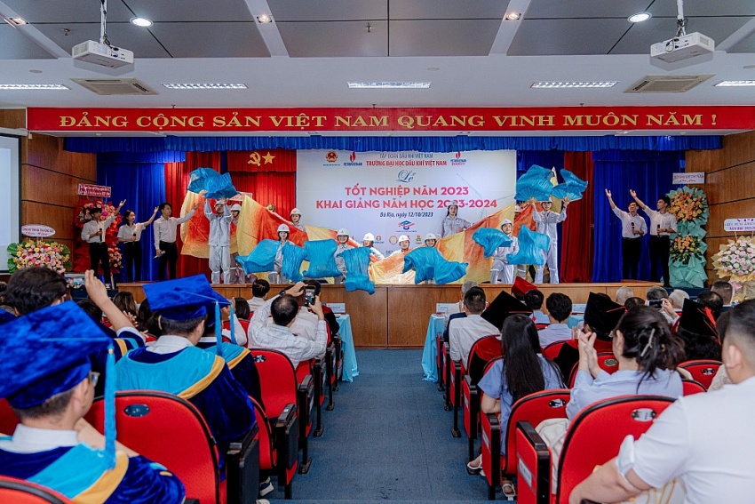 Trường Đại học Dầu khí Việt Nam tổ chức Lễ tốt nghiệp năm 2023 và khai giảng năm học mới 2023-2024 Trường Đại học Dầu khí Việt Nam tổ chức Lễ tốt nghiệp năm 2023 và khai giảng năm học mới 2023 2024