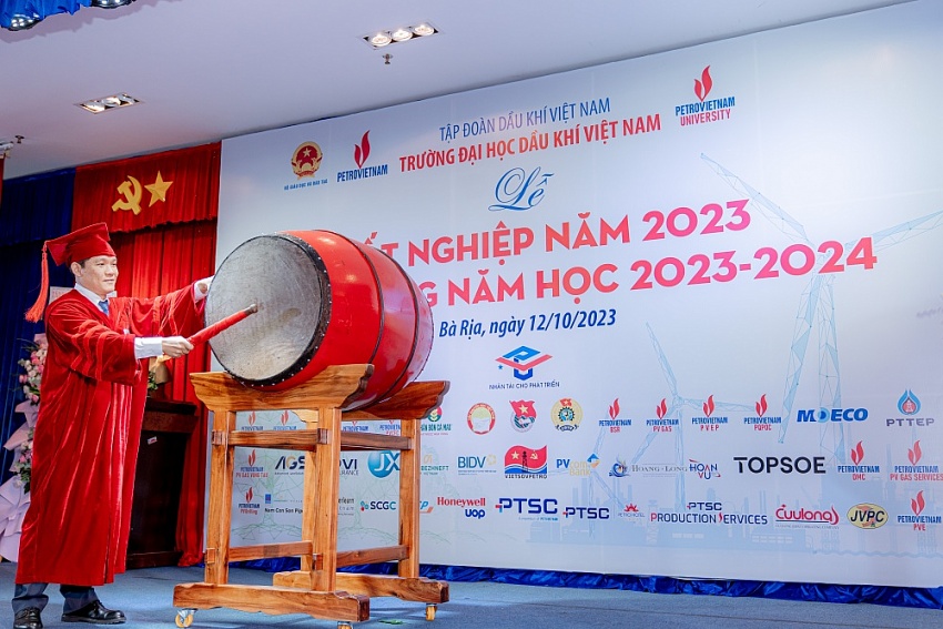 Trường Đại học Dầu khí Việt Nam tổ chức Lễ tốt nghiệp năm 2023 và khai giảng năm học mới 2023-2024 Trường Đại học Dầu khí Việt Nam tổ chức Lễ tốt nghiệp năm 2023 và khai giảng năm học mới 2023 2024