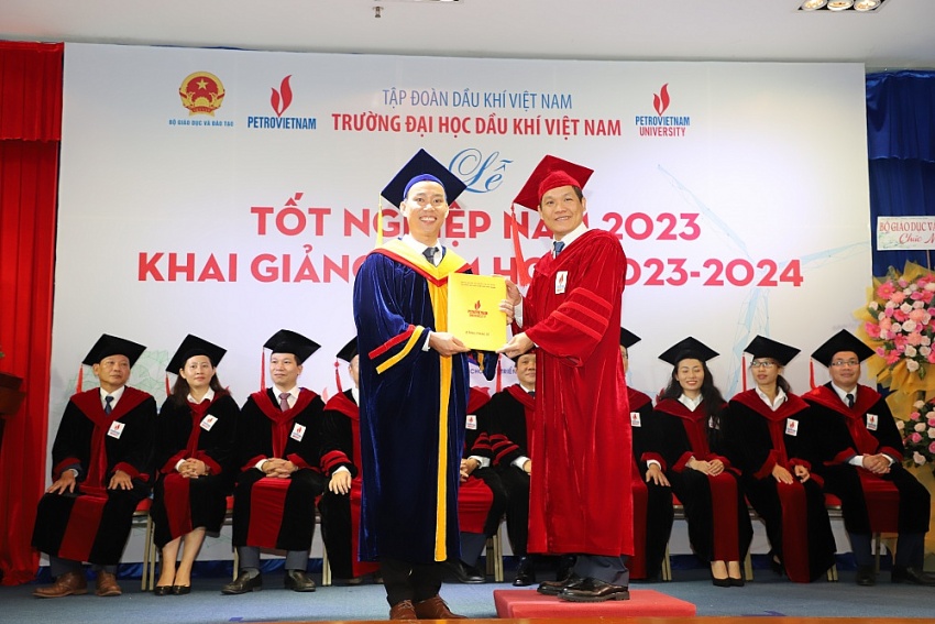 Trường Đại học Dầu khí Việt Nam tổ chức Lễ tốt nghiệp năm 2023 và khai giảng năm học mới 2023-2024 Trường Đại học Dầu khí Việt Nam tổ chức Lễ tốt nghiệp năm 2023 và khai giảng năm học mới 2023 2024