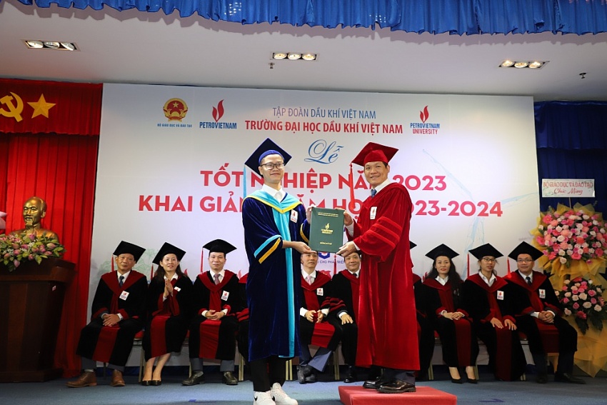 Trường Đại học Dầu khí Việt Nam tổ chức Lễ tốt nghiệp năm 2023 và khai giảng năm học mới 2023-2024 Trường Đại học Dầu khí Việt Nam tổ chức Lễ tốt nghiệp năm 2023 và khai giảng năm học mới 2023 2024