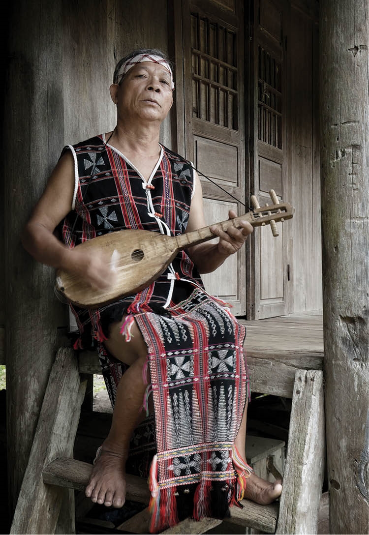 A Roàng xa mà gần