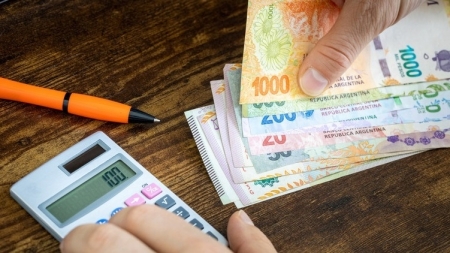 Argentina tăng lãi suất cơ bản lên 133%