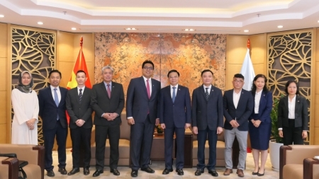 Tổng Giám đốc Petrovietnam Lê Mạnh Hùng tiếp Tổng Giám đốc Petronas