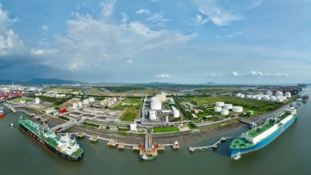 Cần ưu tiên phát triển các kho cảng LNG trung tâm có công suất lớn