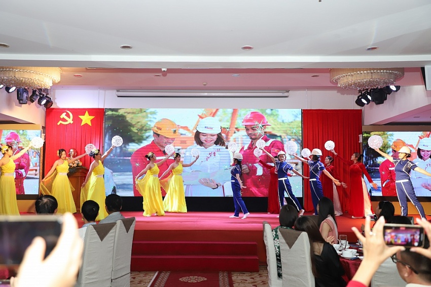 Công đoàn PTSC tổ chức các chương trình ý nghĩa chào mừng ngày Phụ nữ Việt Nam Công đoàn PTSC tổ chức các chương trình ý nghĩa chào mừng Ngày Phụ nữ Việt Nam