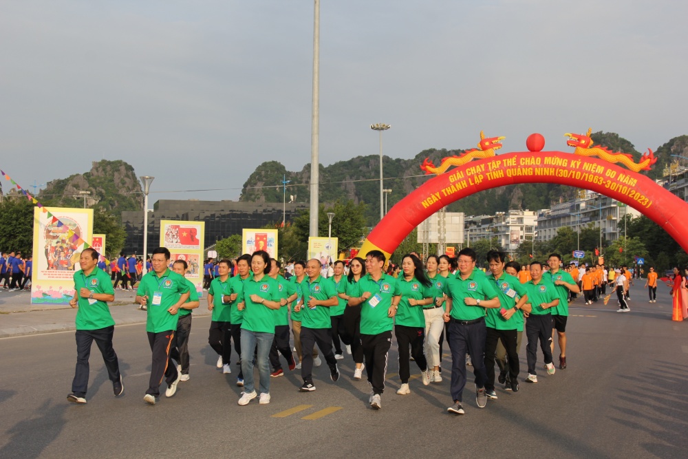 60 đơn vị tham dự Giải chạy tập thể “Sức trẻ vùng Than vững bước đi lên”