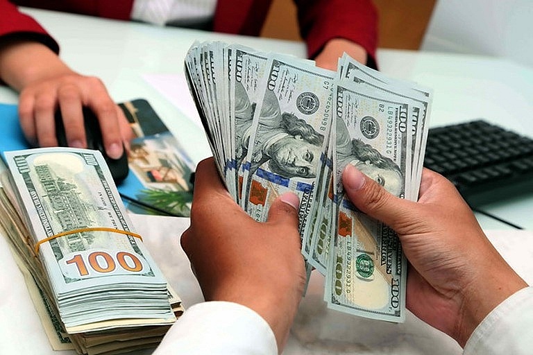 Tỷ giá ngoại tệ hôm nay 18/10: Đồng USD trong nước và thế giới trái chiều nhau