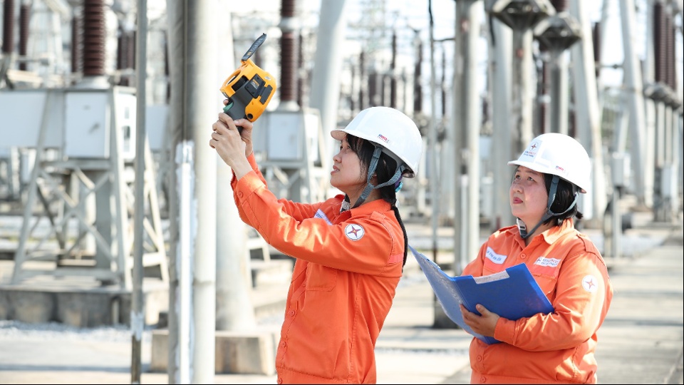 Phụ nữ EVN: Không ngừng học hỏi và sáng tạo