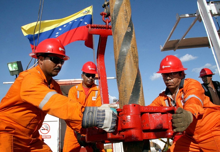 Trung Quốc mua dầu thô Venezuela cho nhà máy lọc dầu mới