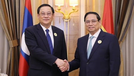 Thủ tướng Phạm Minh Chính gặp Thủ tướng Lào Sonexay Siphandone