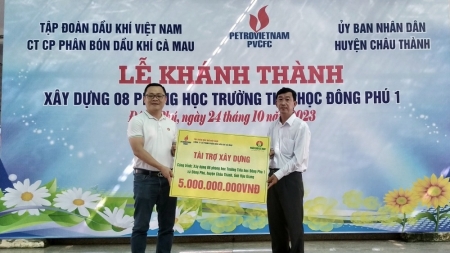 Phân bón Cà Mau bàn giao 8 phòng học tại Hậu Giang