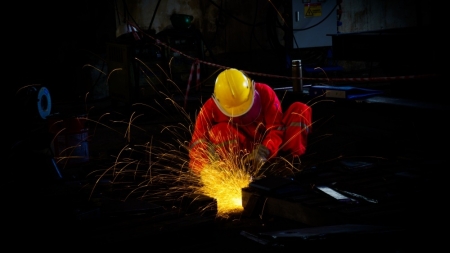 Tác phẩm dự thi "Petrovietnam trong tôi": Bộ ảnh "Người thợ hàn PVD Tech", tác giả Nguyễn Chí Hiếu (PV Drilling)