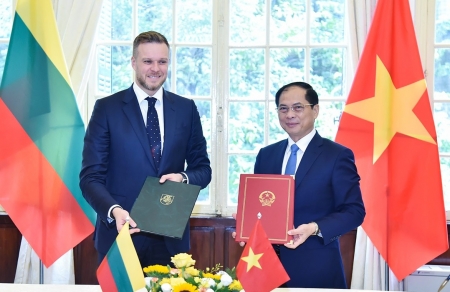 Bộ trưởng Ngoại giao Bùi Thanh Sơn hội đàm với Bộ trưởng Ngoại giao Cộng hòa Lithuania