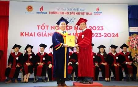 Tác phẩm dự thi "Petrovietnam trong tôi": Bộ ảnh "PVU - Nơi “thắp lửa” thêm những ước mơ", tác giả Nguyễn Thị Hồng Thắm (PVU)