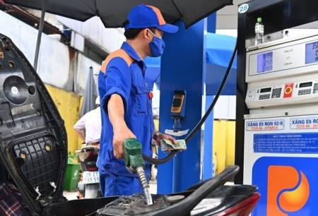 Chính phủ yêu cầu sớm hoàn thiện các quy định về kinh doanh xăng dầu