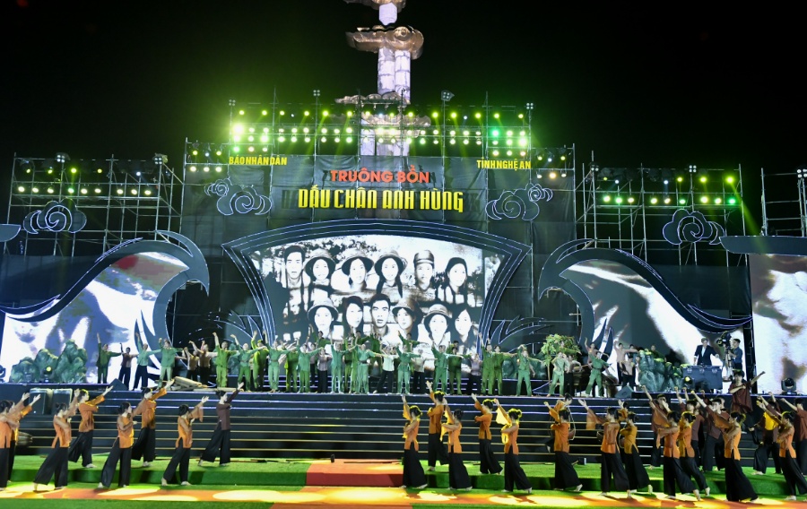 Xúc động chương trình nghệ thuật “Truông Bồn - Dấu chân anh hùng”