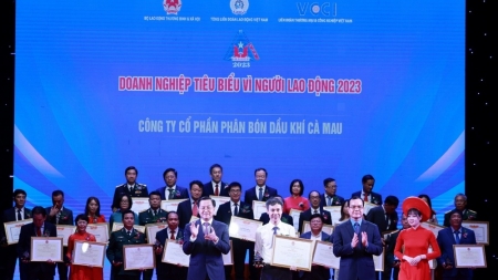 Phân bón Cà Mau được vinh danh “Doanh nghiệp tiêu biểu vì người lao động năm 2023