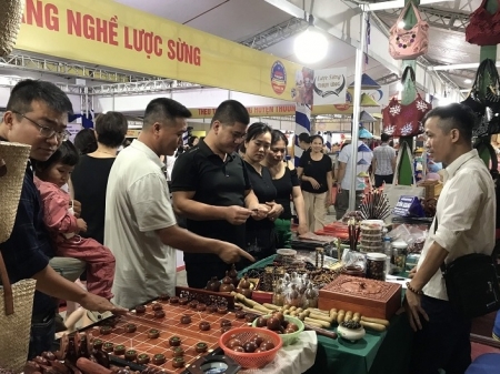 Hà Nội: Trưng bày, giới thiệu gần 600 sản phẩm, mẫu thiết kế hàng thủ công mỹ nghệ mới
