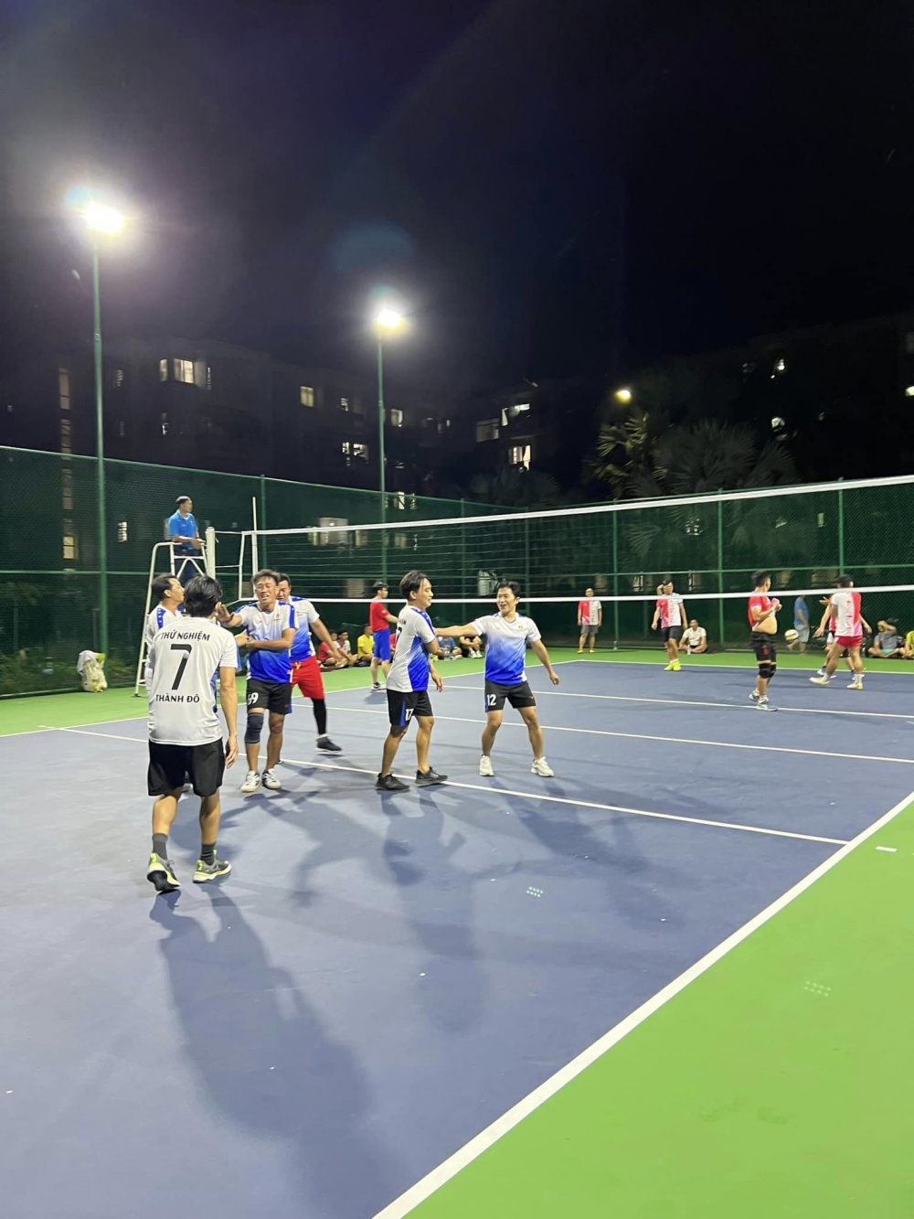 14-NTTT-AB-0001-06: Khoảnh khắc động viên, ăn mừng sau một loạt các nỗ lực cứu vớt bóng. 14-NTTT-AB-0001-06: Khoảnh khắc động viên, ăn mừng sau một loạt các nỗ lực cứu vớt bóng.