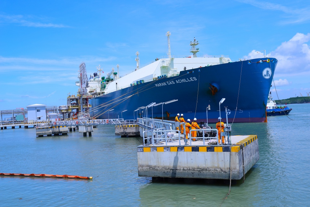 16-PHN-AB-0001-02: Neo tàu Maran Gas Achilles an toàn.